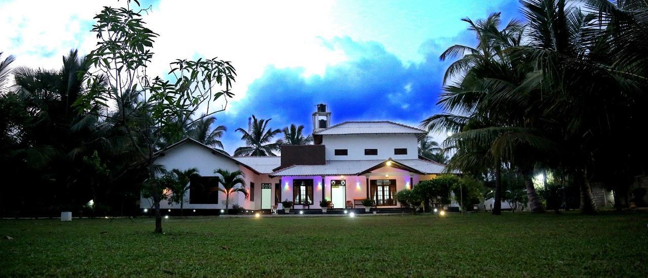 Grand Hilton Hotel Negombo Eksteriør billede